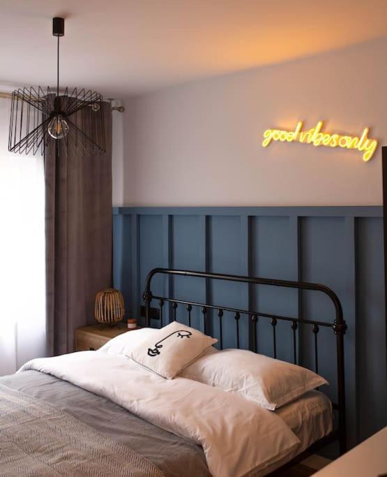 Blue Moon. Cozy Apartment Near Iulius Mall Cluj Napoca Bagian luar foto