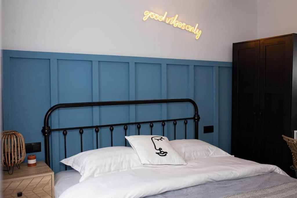 Blue Moon. Cozy Apartment Near Iulius Mall Cluj Napoca Bagian luar foto